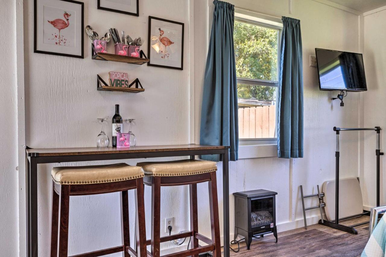 Flirty Flamingo Studio 1 Mi To Canyon Lake Ngoại thất bức ảnh