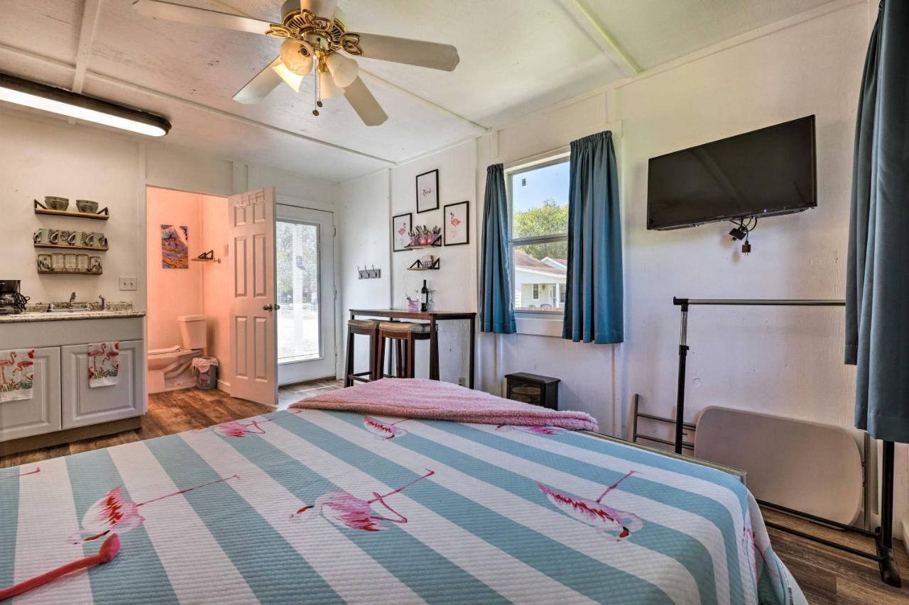 Flirty Flamingo Studio 1 Mi To Canyon Lake Ngoại thất bức ảnh