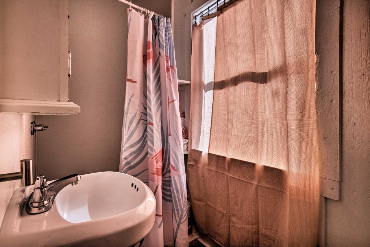 Flirty Flamingo Studio 1 Mi To Canyon Lake Ngoại thất bức ảnh